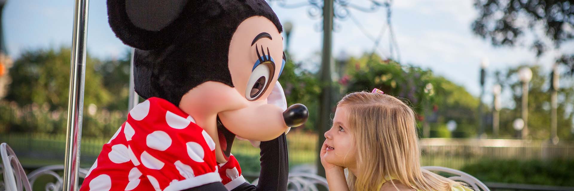 Minnie Mouse; Young girl; Magic Kingdom